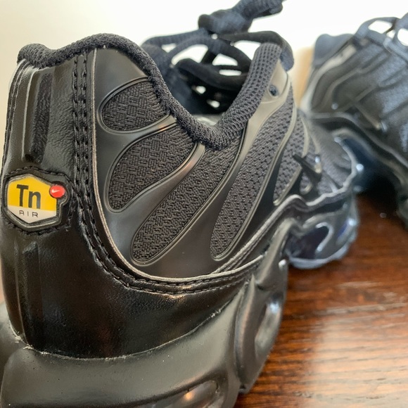 Nike Air Max Plus Triple Black - Picture 6 of 8